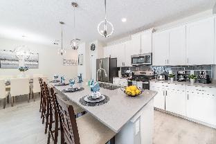 Chic Spacious with Private Pool Ideal Location - image 3