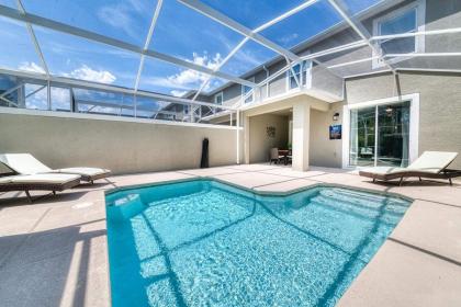 Chic Spacious with Private Pool Ideal Location - image 7