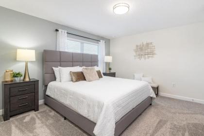 Chic Spacious with Private Pool Ideal Location - image 8