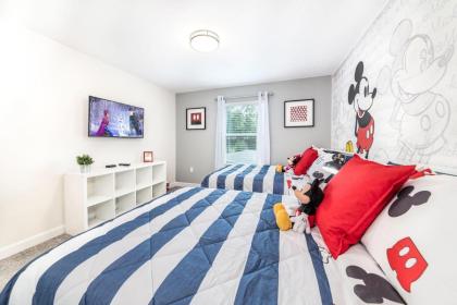 Chic Spacious with Private Pool Ideal Location - image 9