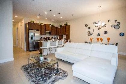 Fabulous Vacation Home  w/ Screened Pool Close To Disney 146 - image 10