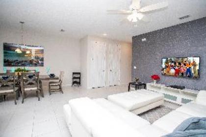 Family Friendly 4Bd with Pool @ Solara Resort 1517 - image 14