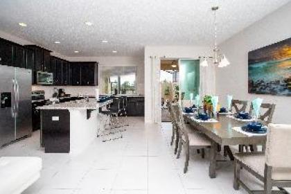 Family Friendly 4Bd with Pool @ Solara Resort 1517 - image 6