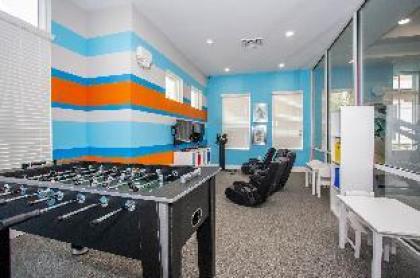 Gorgeous 4 Bedroom Family Friendly Close to Disney 7573 - image 14