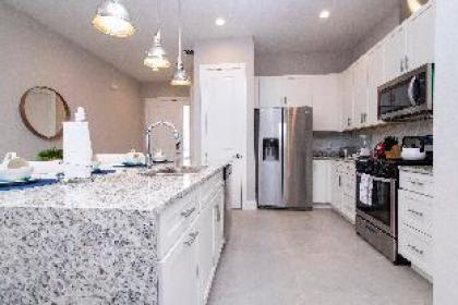 Gorgeous 4 Bedroom Family Friendly Close to Disney 7573 - image 18
