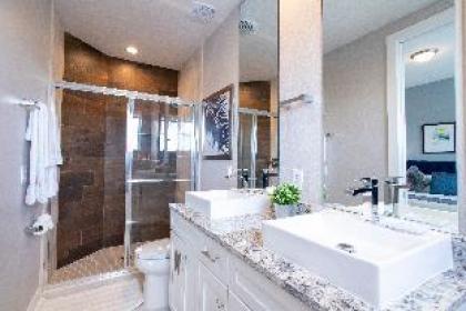 Gorgeous 4 Bedroom Family Friendly Close to Disney 7573 - image 19