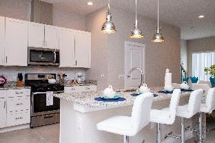 Gorgeous 4 Bedroom Family Friendly Close to Disney 7573 - image 2