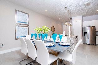 Gorgeous 4 Bedroom Family Friendly Close to Disney 7573 - image 6