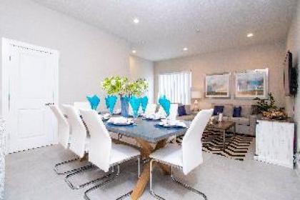 Gorgeous 4 Bedroom Family Friendly Close to Disney 7573 - image 8