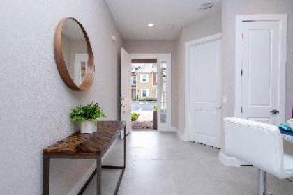 Gorgeous 4 Bedroom Family Friendly Close to Disney 7573 - image 9