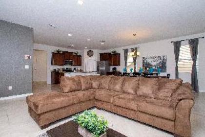 Gorgeous 5 Bd w/ Pool & Jacuzzi > Close to Disney 6071 - image 12