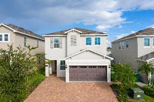 Luxurious 5Bd Single Family w Pool&Jacuzzi @Encore Resort 7432 - image 2