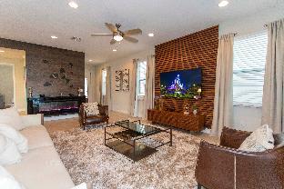 Luxurious 5Bd Single Family w Pool&Jacuzzi @Encore Resort 7432 - image 4