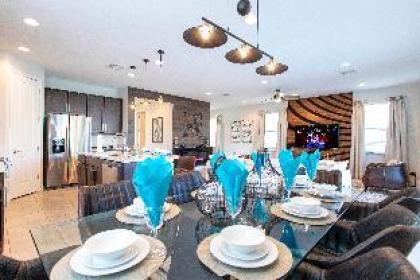Luxurious 5Bd Single Family w Pool&Jacuzzi @Encore Resort 7432 - image 5