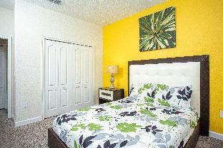 Luxury 5Bd w/ Jacuzzi & Pool Near Disney @ 5528 - image 4