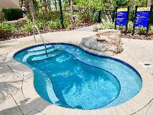 Luxury 5Bd w/ Jacuzzi & Pool Near Disney @ 5528 - image 5