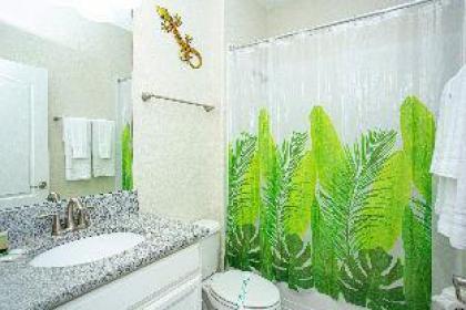 Luxury 5Bd w/ Jacuzzi & Pool Near Disney @ 5528 - image 8