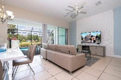Splendid Four Bedroom Home w/ Pool @Festival 154 - image 5