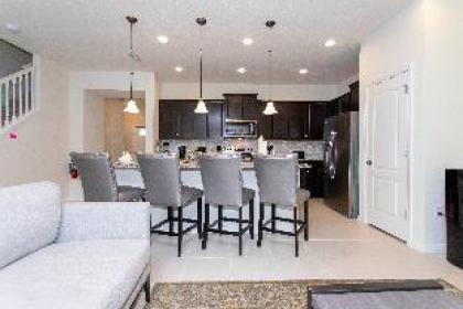 Splendid 5 Bd w/ Screened Pateo & Pool @ Windsor Westside 8921 Orlando