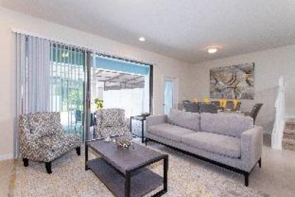 Splendid 5 Bd w/ Screened Pateo & Pool @ Windsor Westside 8921 - image 12