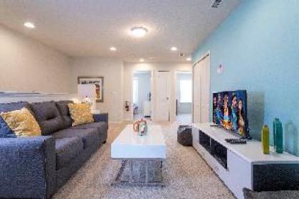 Splendid 5 Bd w/ Screened Pateo & Pool @ Windsor Westside 8921 - image 14
