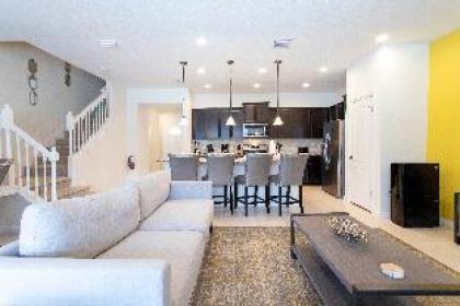 Splendid 5 Bd w/ Screened Pateo & Pool @ Windsor Westside 8921 - image 15