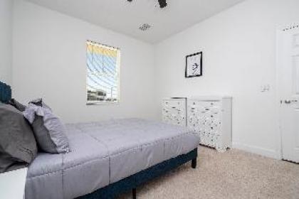 Splendid 4Bd Close to Disney @ Holly Village 132 - image 11