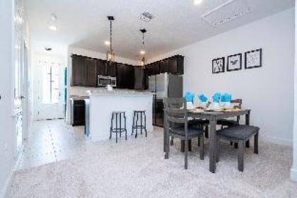 Splendid 4Bd Close to Disney @ Holly Village 132 - image 3