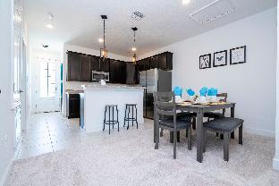 Splendid 4Bd Close to Disney @ Holly Village 132 - image 3