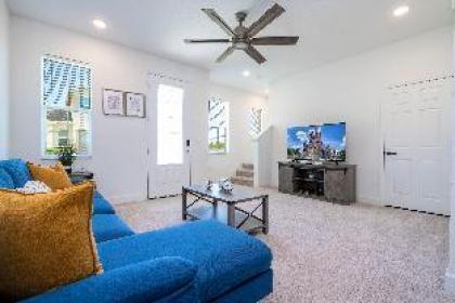 Splendid 4Bd Close to Disney @ Holly Village 132 - image 9