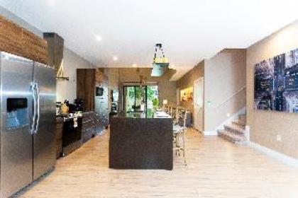 Stunning 4 Bd Close to Disney @ Magic Village Resort 7537 - image 3