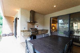 Stunning 4 Bd Close to Disney @ Magic Village Resort 7537 - image 4