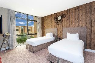 Stunning 4 Bd Close to Disney @ Magic Village Resort 7537 - image 6