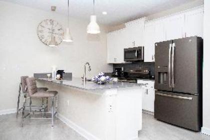 Stunning 5 Bd w/ Pool Close to Disney 8955