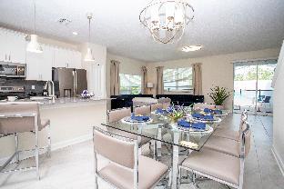 Stunning 5 Bd w/ Pool Close to Disney 8955 - image 5