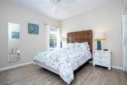 Stunning 5 Bd Home w/ Pool Close to Disney 7420 - image 12