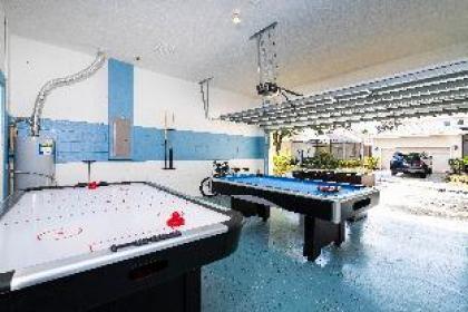 Stunning 5 Bd Home w/ Pool Close to Disney 7420 - image 17