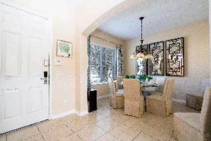 Stunning 5 Bd Home w/ Pool Close to Disney 7420 - image 18