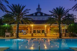 Stunning 5 Bd Home w/ Pool Close to Disney 7420 - image 2