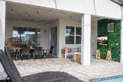 Wonderful 6 Bd w/ Game Room and Pool @ Solara Resort 8991 - image 10