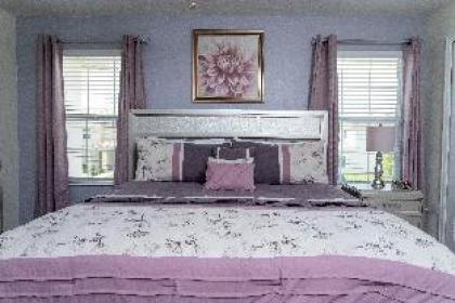 Stunning Four Bedroom w/ Screened Pool Close to Disney 1559 Orlando Florida