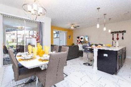 Stunning Four Bedroom w/ Screened Pool Close to Disney 1559 - image 15