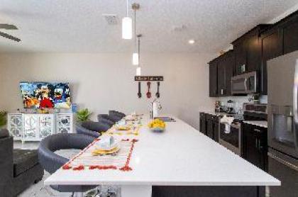 Stunning Four Bedroom w/ Screened Pool Close to Disney 1559 - image 17