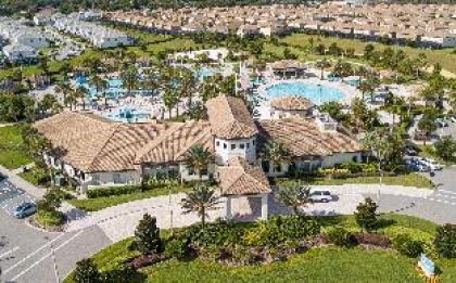 Stunning Four Bedroom w/ Screened Pool Close to Disney 1559 - image 3