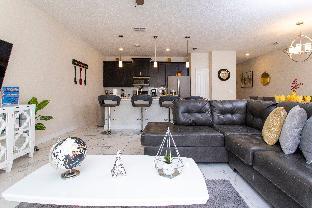 Stunning Four Bedroom w/ Screened Pool Close to Disney 1559 - image 4