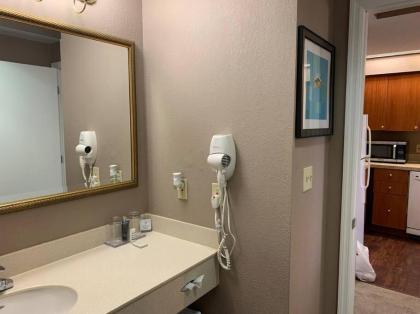 Perfect Place Suite Apt 2 Queen Beds FREE Parking - image 18