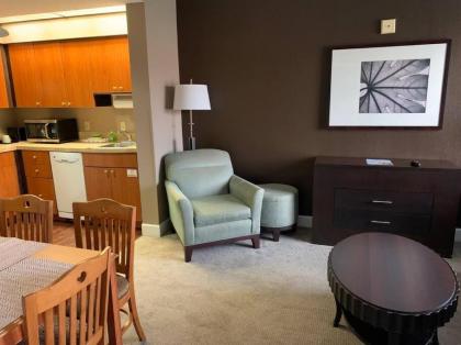 Perfect Place Suite Apt 2 Queen Beds FREE Parking - image 8