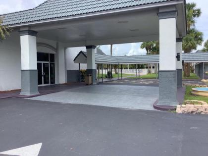 Heritage Park Inn - image 6