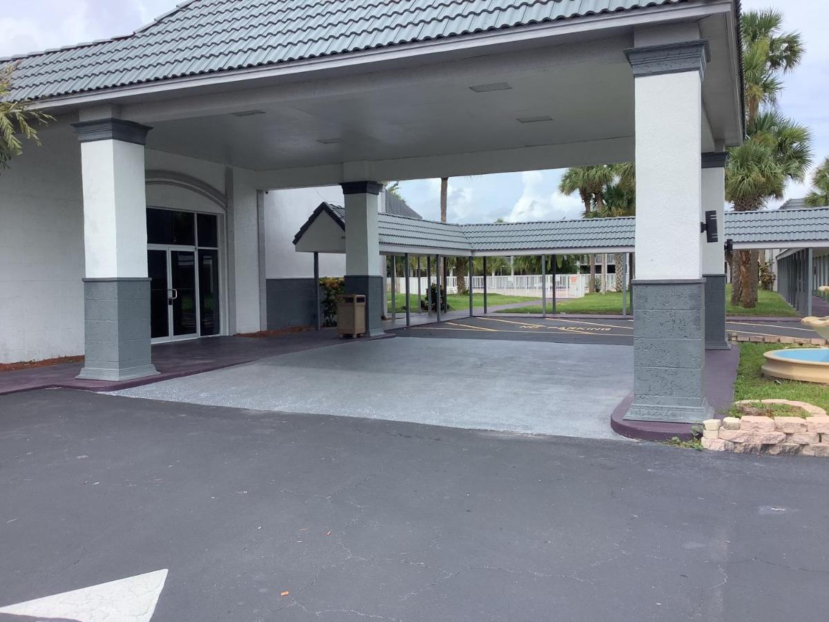 Heritage Park Inn - image 6