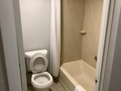 Heritage Park Inn - image 7
